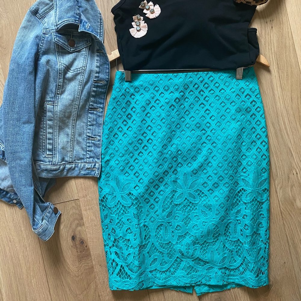 Emerald colored lace skirt from Loft size 4